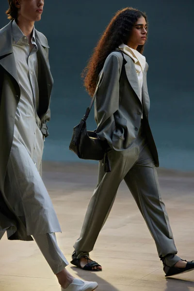 Look 19